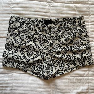 Shorts with print. Celebrity Pink brand. L size